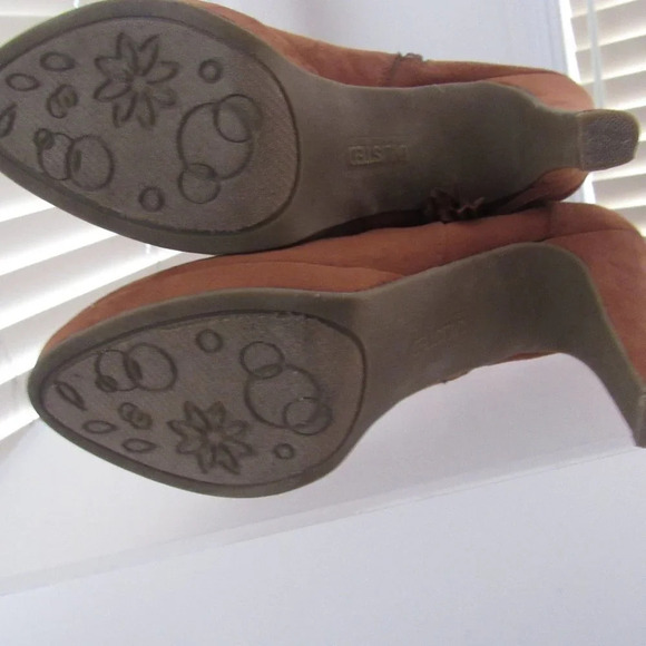 UNLISTED by Kenneth Cole Film Star Tassel Heel Ankle Booties Shoes Size 9 Wide - Picture 8 of 14